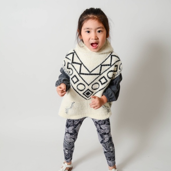 Aztec Design Soft Poncho - Picture 2 of 3